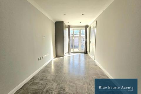 4 bedroom terraced house to rent, Scott Gardens, Hounslow, TW5