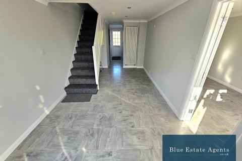 4 bedroom terraced house to rent, Scott Gardens, Hounslow, TW5