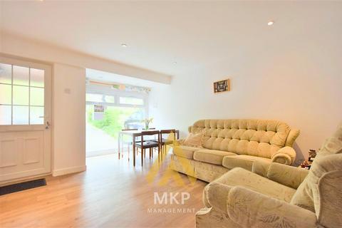 4 bedroom semi-detached house to rent, Sellywood Road, Birmingham B30