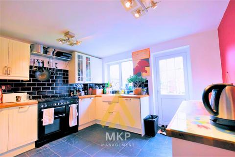 4 bedroom semi-detached house to rent, Sellywood Road, Birmingham B30