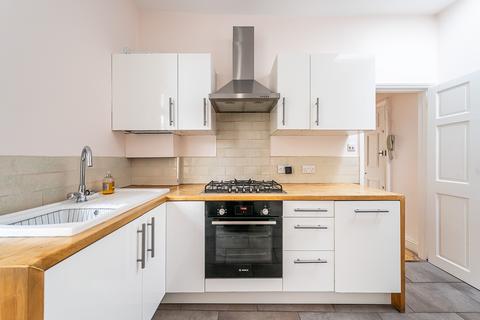 2 bedroom flat for sale, Venn Street, London, SW4