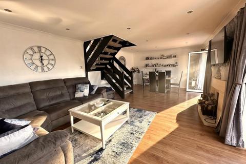 4 bedroom detached house for sale, East Butterfield Court, Goldenash, Northampton NN3