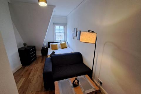 3 bedroom flat share to rent, Highbury Corner, London N5