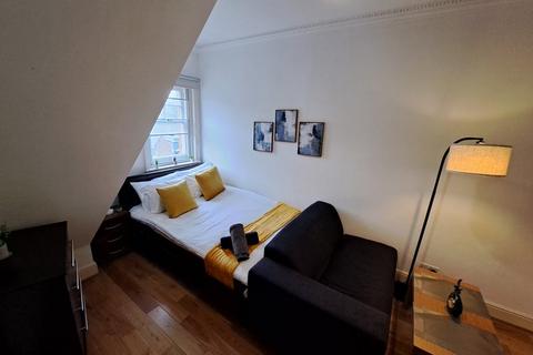 3 bedroom flat share to rent, Highbury Corner, London N5