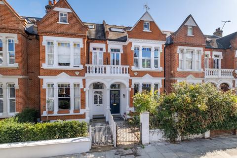 Altenburg Gardens, London, SW11