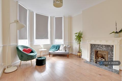 2 bedroom flat to rent, Hither Green Lane, London, SE13