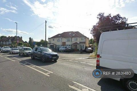 Studio to rent, The Green, Hounslow, TW5