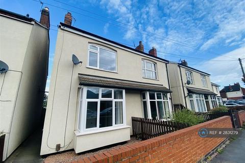 3 bedroom semi-detached house to rent, Ashby Road, Coalville, LE67