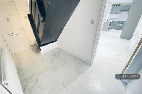 3 bedroom semi-detached house to rent, Ashby Road, Coalville, LE67