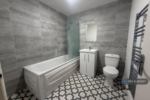 2 bedroom flat to rent, Deptford High St, London, SE8