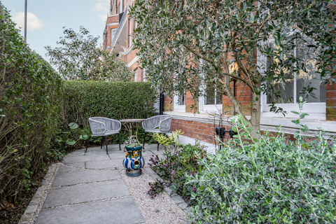 4 bedroom flat for sale, Prince Of Wales Drive, London, SW11