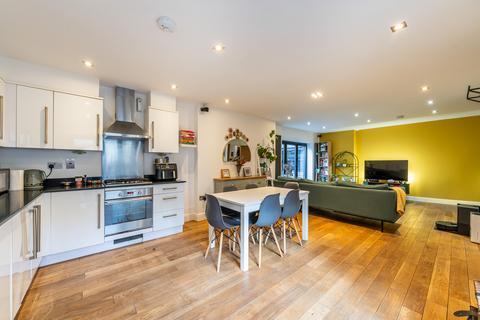2 bedroom flat for sale, Wandsworth Road, London, SW8