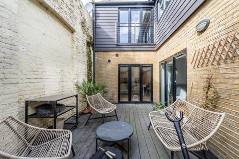 2 bedroom flat for sale, Wandsworth Road, London, SW8
