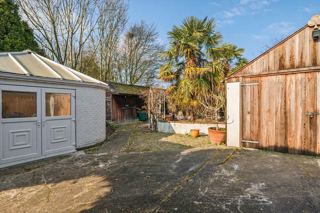 Garage/Workshop and