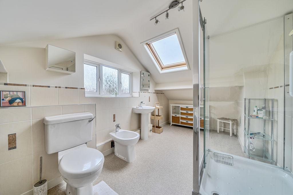 Shower Room (Master