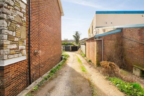undefined, Chain-Free Split-Level Maisonette|Garage & Private Outside Space