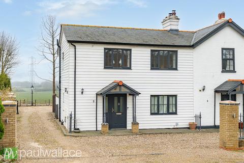 Monkhams, Aimes Green|Country Home with South-Facing Garden & Farmland Views