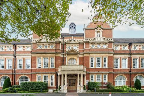 59 Lurline Gardens, London, SW11