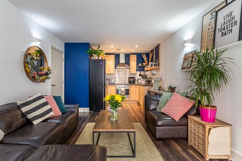 1 bedroom flat for sale, 59 Lurline Gardens, London, SW11