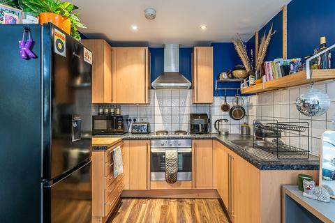 1 bedroom flat for sale, 59 Lurline Gardens, London, SW11