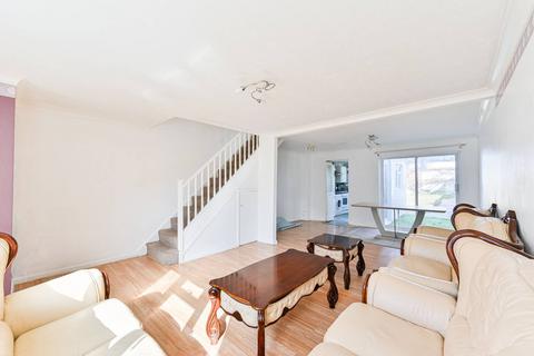 3 bedroom terraced house to rent, Belgrave Walk, Mitcham, CR4