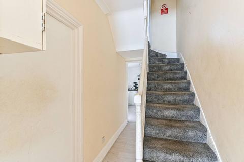 3 bedroom terraced house to rent, Garratt Lane, Tooting, London, SW17