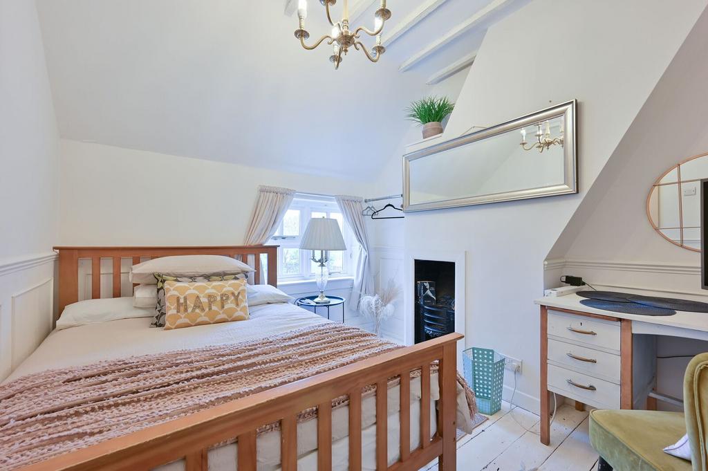 Bedroom, fireplace
