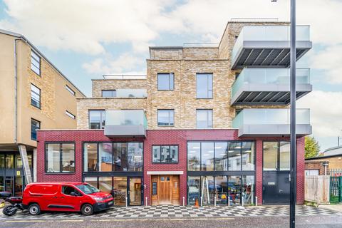 1 bedroom flat for sale, Carpenters Place, London, SW4