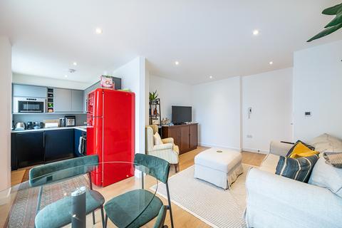 1 bedroom flat for sale, Carpenters Place, London, SW4