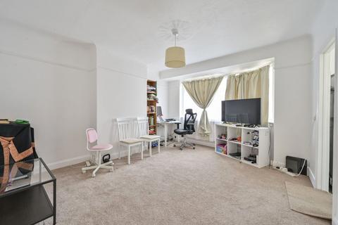 York Close, Merton, Morden, SM4