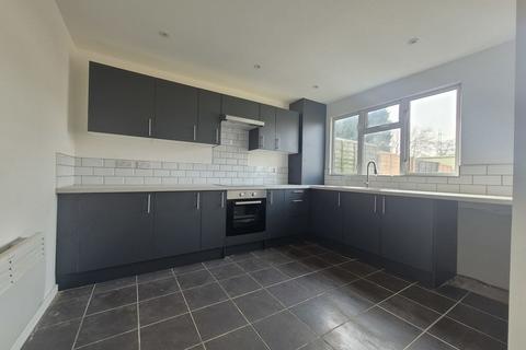 3 bedroom terraced house to rent, Chepstow Way, Walsall