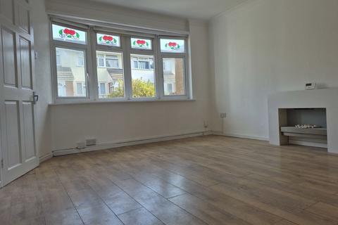 3 bedroom terraced house to rent, Chepstow Way, Walsall