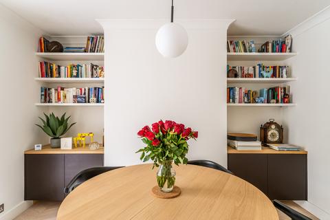 2 bedroom flat for sale, Salcott Road, London, SW11