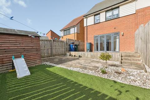3 bedroom semi-detached house for sale, Bellshiel Grove, Newcastle Upon Tyne NE15