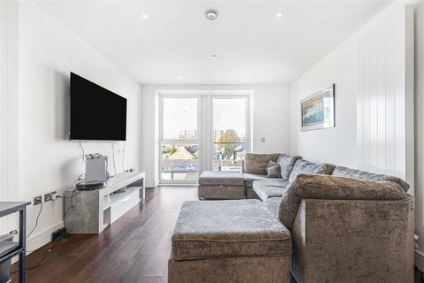 2 bedroom flat to rent, Merrick Road, Southall UB2