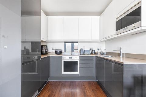 2 bedroom flat to rent, Merrick Road, Southall UB2