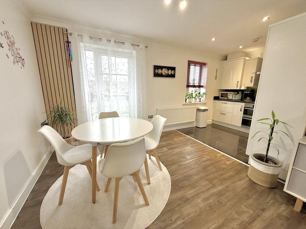 Lounge/Dining