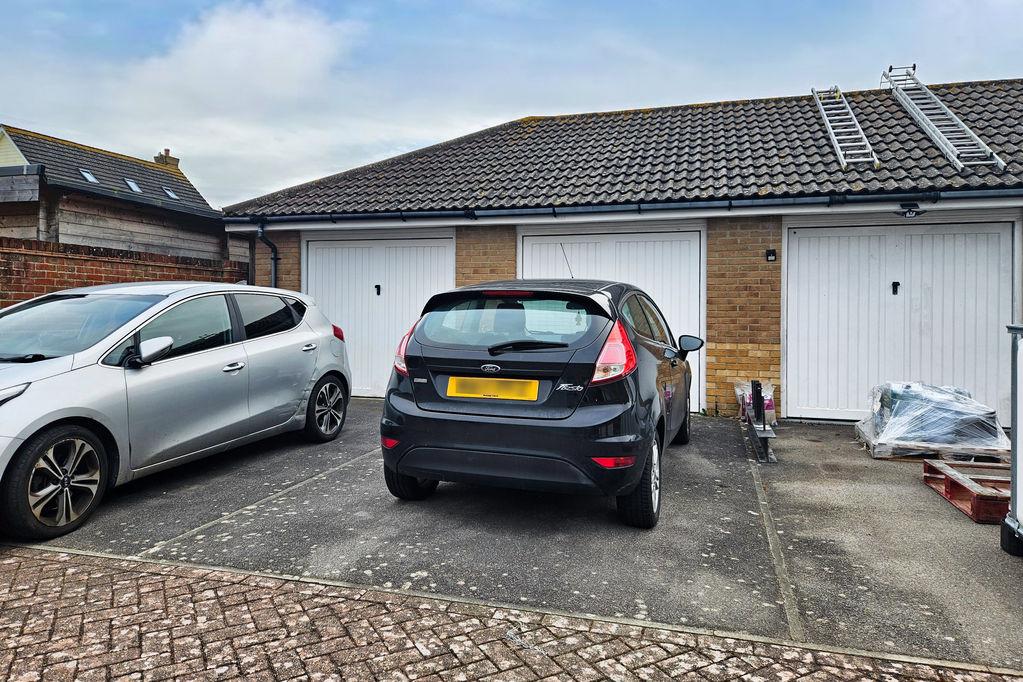 Garage & Parking