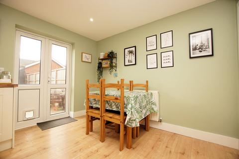4 bedroom townhouse for sale, Hoverfly Close, Lee-On-The-Solent, PO13