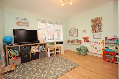 4 bedroom townhouse for sale, Hoverfly Close, Lee-On-The-Solent, PO13