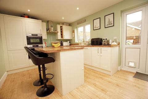 4 bedroom townhouse for sale, Hoverfly Close, Lee-On-The-Solent, PO13