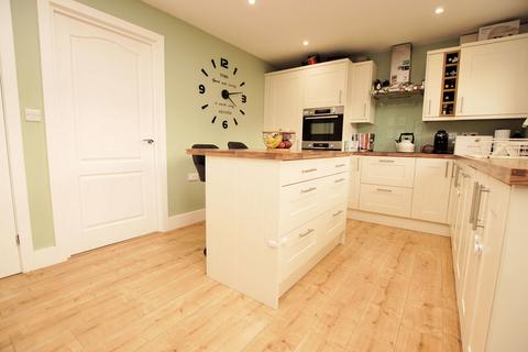 4 bedroom townhouse for sale, Hoverfly Close, Lee-On-The-Solent, PO13