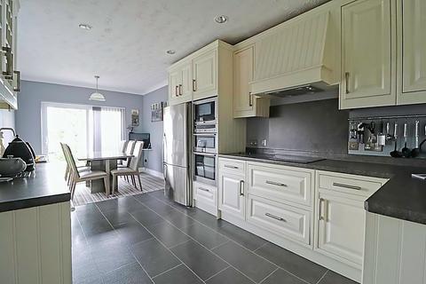 3 bedroom detached house for sale, St Marys Road, South Benfleet