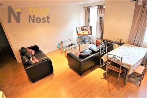 5 bedroom apartment to rent, Flat 5, Cardigan road, Hyde Park