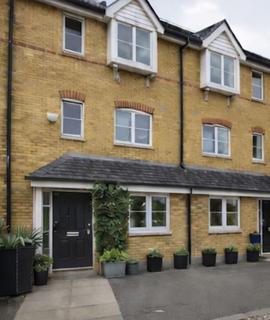 4 bedroom terraced house to rent, The Sidings, Bedford