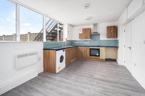 undefined, *High Road,5 Bed, 5 Bath, 2 Kitchens HMO* Sharers Welcome