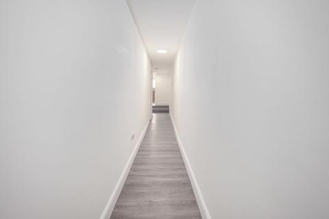 undefined, *High Road,5 Bed, 5 Bath, 2 Kitchens HMO* Sharers Welcome