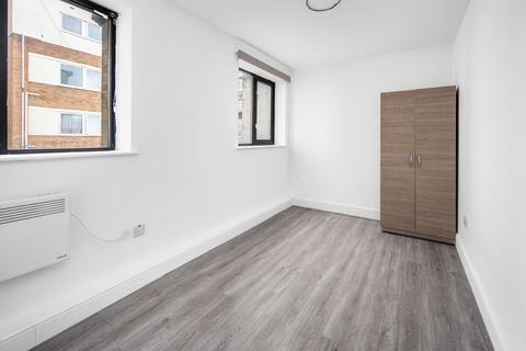 undefined, *High Road,5 Bed, 5 Bath, 2 Kitchens HMO* Sharers Welcome