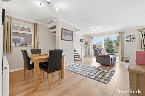 4 bedroom semi-detached house for sale, Lawford Close, Hornchurch, RM12