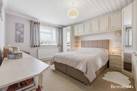 4 bedroom semi-detached house for sale, Lawford Close, Hornchurch, RM12